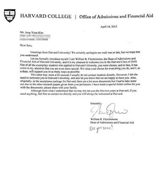 미국의 명문 하버드 대학과 스탠퍼드 대학에 동시 진학했다는 미국 유학 여고생 김정윤(18)양의 주장에 대해, 하버드 대학본부의 공보담당자는 9일(현지시간) &quot;김양 가족이 제시한 합격통지서는 위조(forgery)된 것&quot;이라고 답변했다. < 김정윤양 가족 제공 >